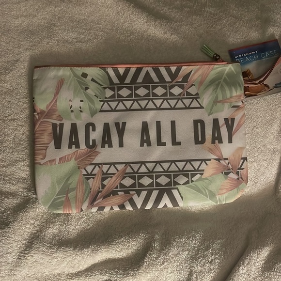 New Water Resistance Beach Case w/touchscreen pockets! Hold wet suit and phone - Picture 6 of 13